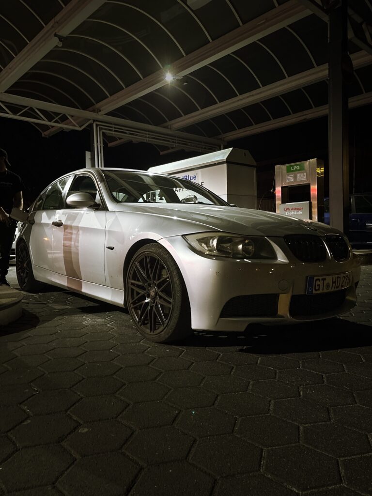 BMW 318i E90
